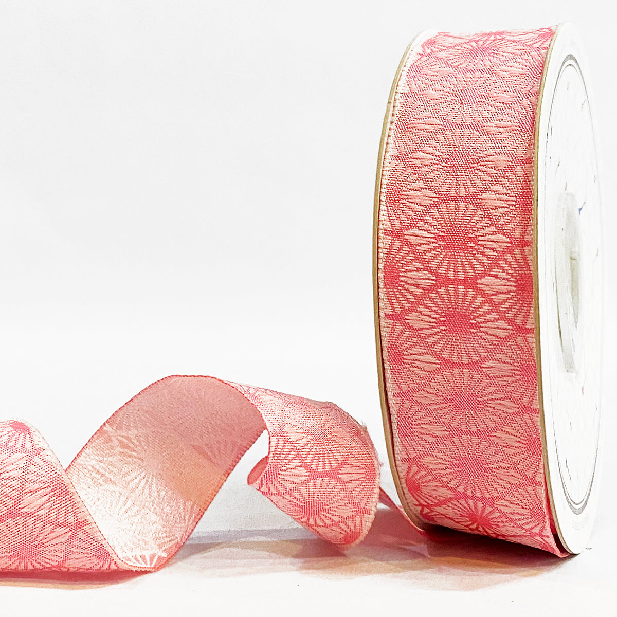 elevate your decor with weaved ribbon creations / littl