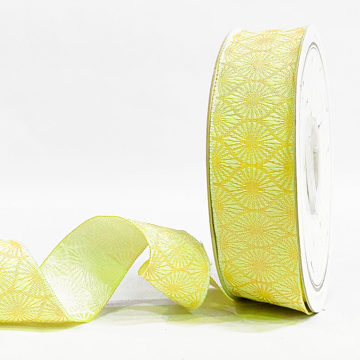 elevate your decor with weaved ribbon creations / littl