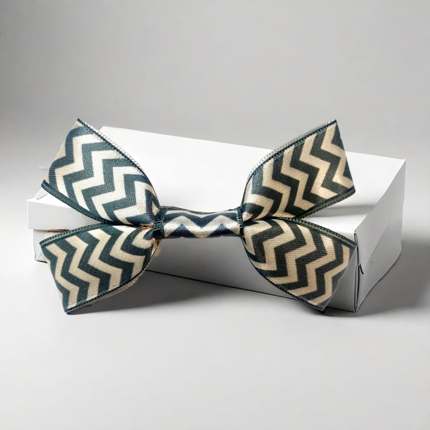 choosing the right satin bow for gifts - littl